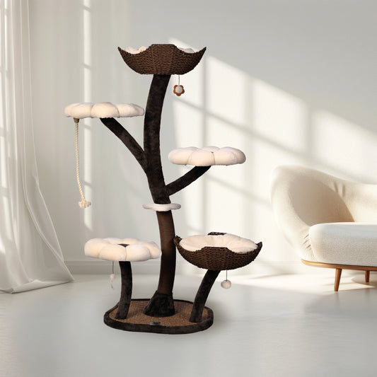 Großer Kletterbaum für Katzen mit mehreren Liegeflächen in beige und braun